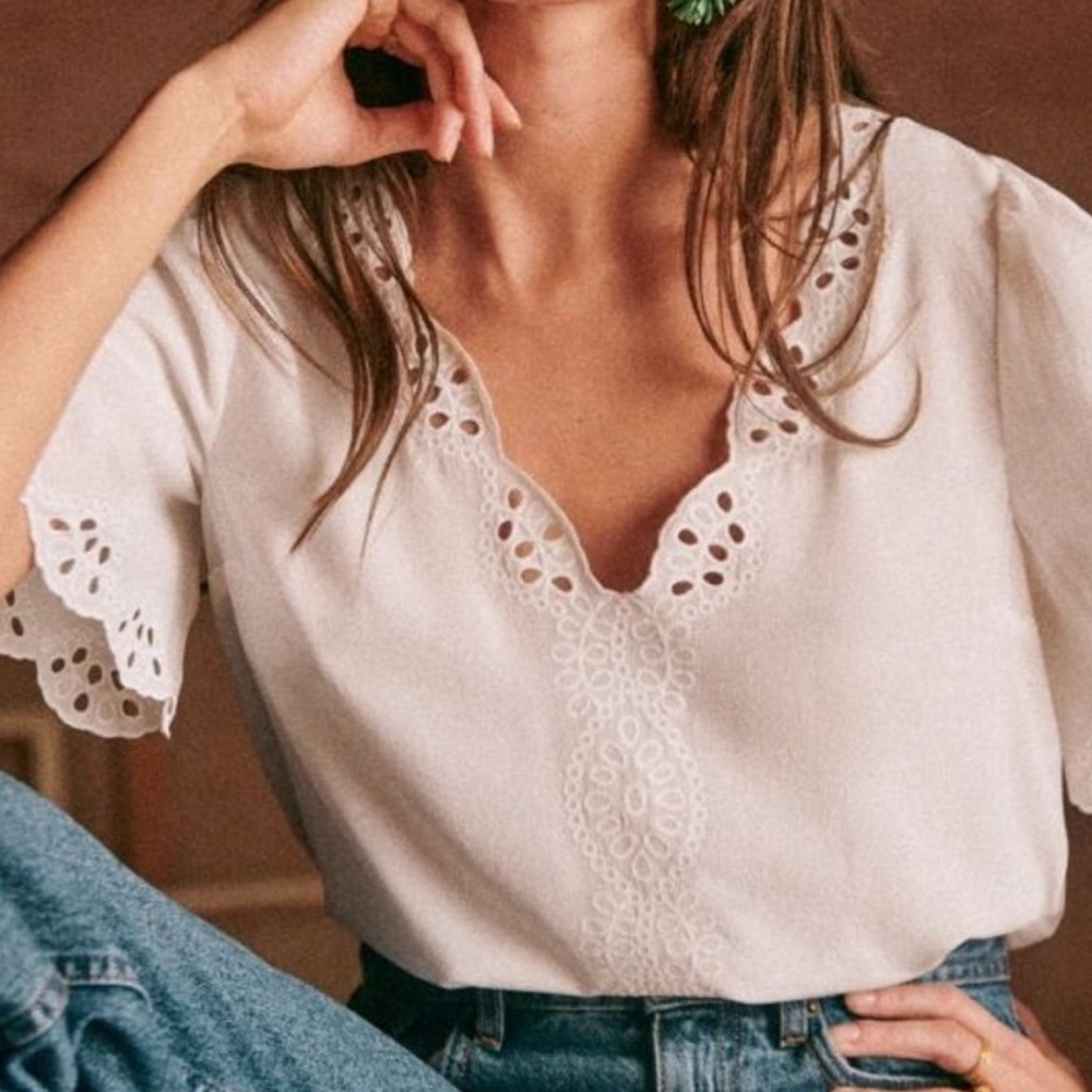Sezane Francia Blouse Ecru White Scallop Eyelet
100% Silk Top Sz 40 /8
